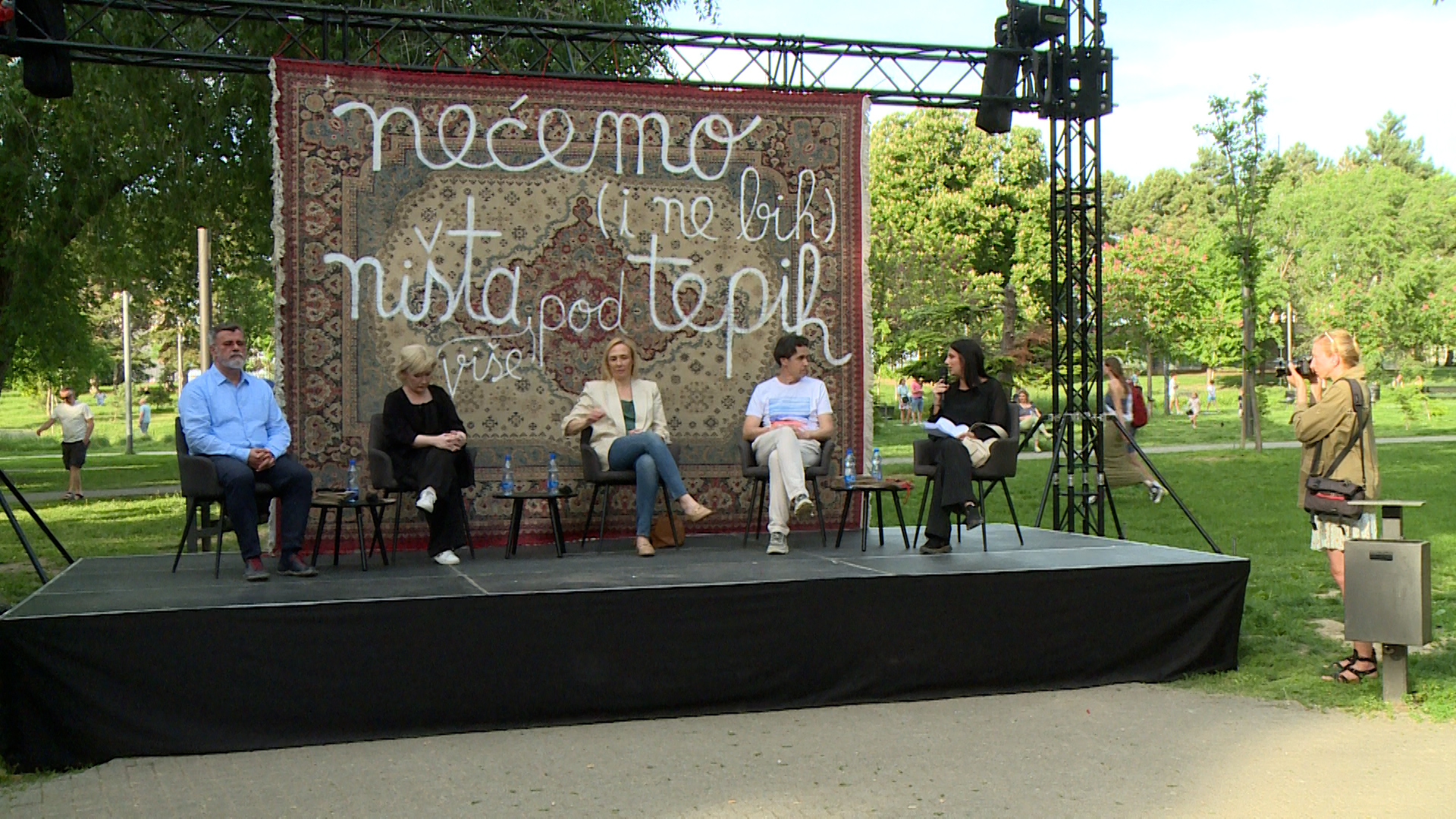 Beograd, tribina ,,Otvaranje crne kutije 3 maja'' o razlozima koji su doveli do masovnog ubistva u OS ,,Vladislav Ribnikar'', pokrivanje Beograd, tribina ,,Otvaranje crne kutije 3 maja'' o razlozima koji su doveli do masovnog ubistva u OS ,,Vladislav Ribnikar'', pokrivanje